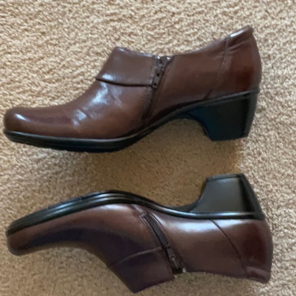 New Clark Shoes- Bendables Brown 9 M